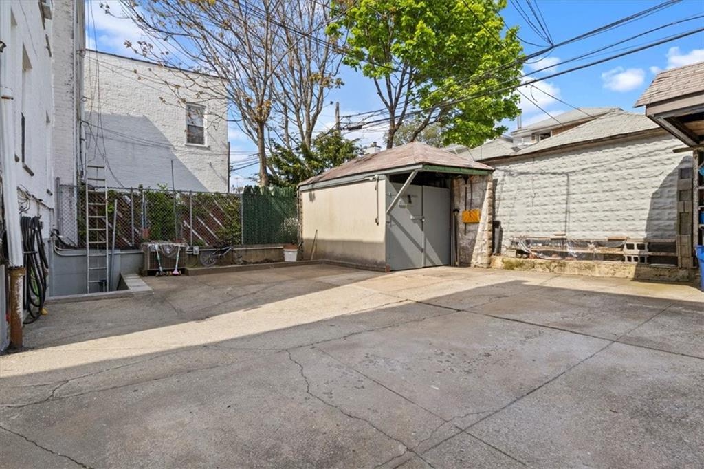 1649 West 4th Street