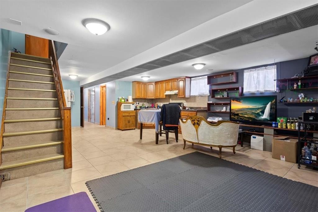 1649 West 4th Street