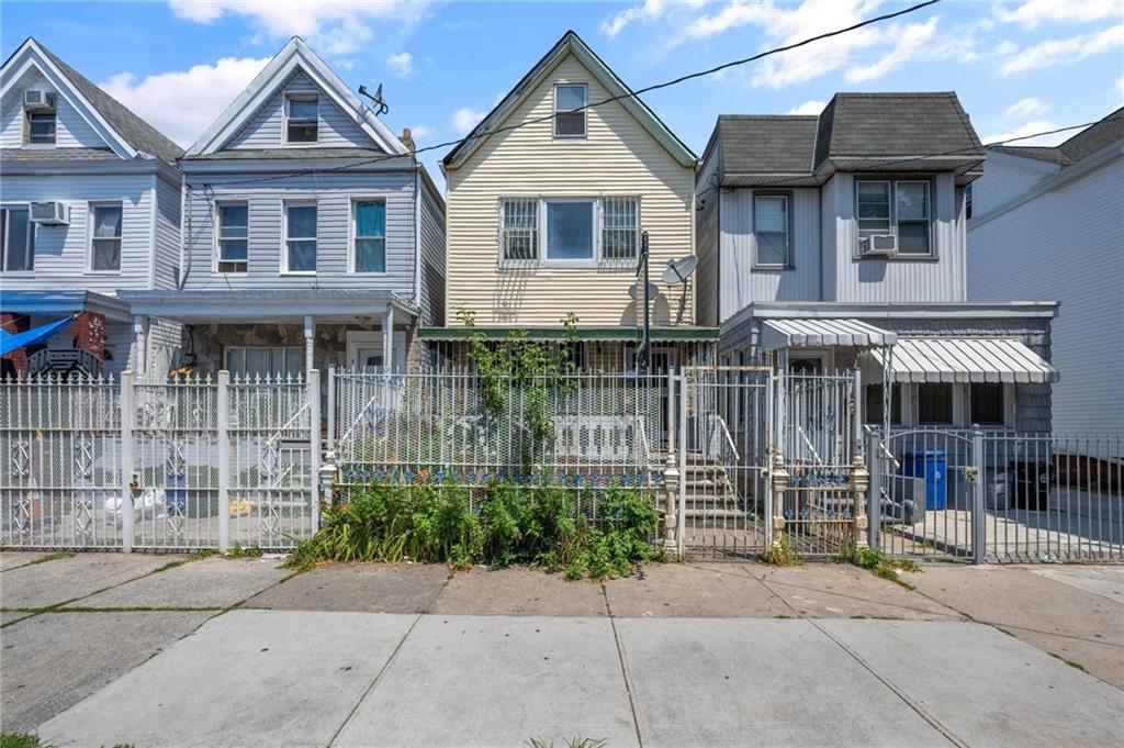 135 Ridgewood Avenue