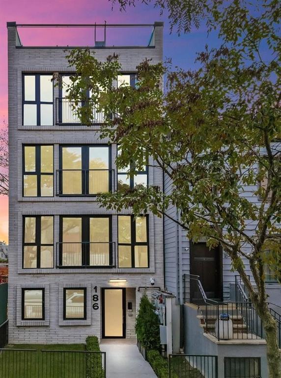 186 16th Street 3