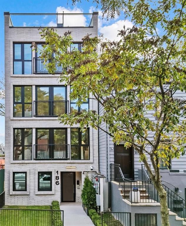 186 16th Street 3