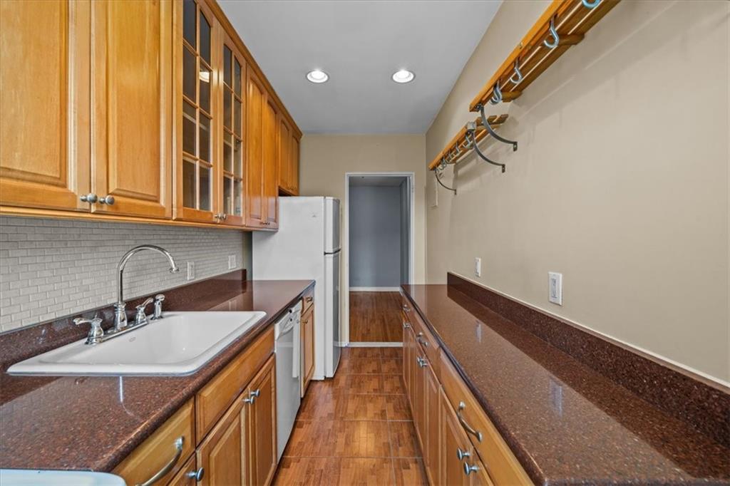 221 McDonald Avenue 6R