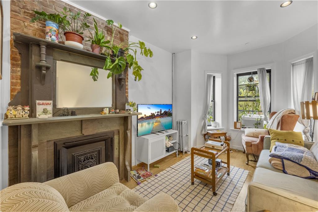 697 Jefferson Avenue