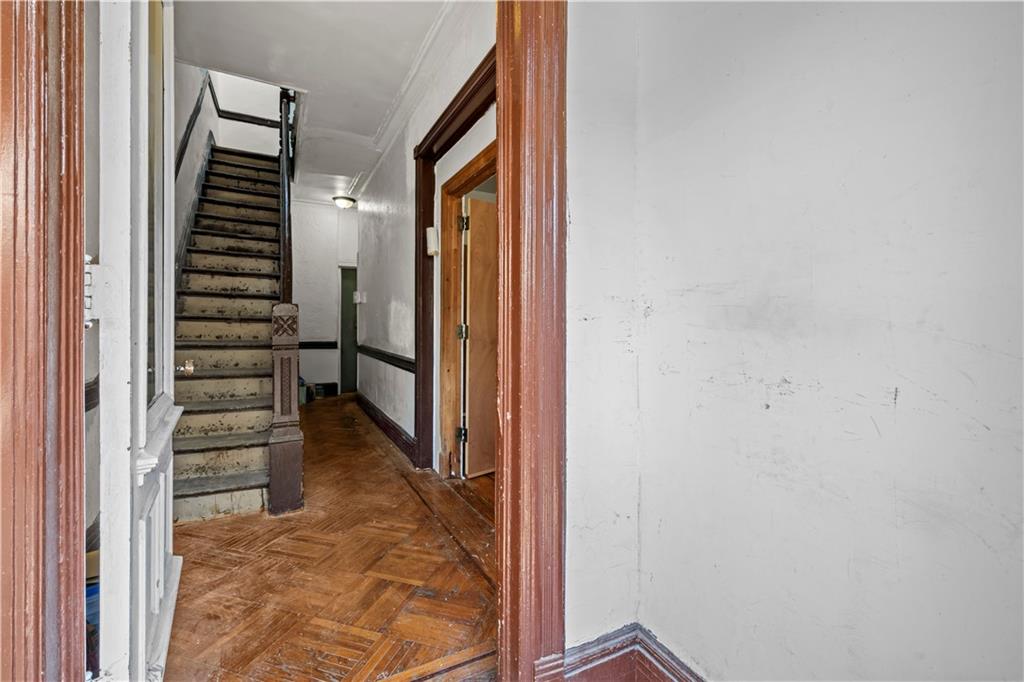 593 Bainbridge Street