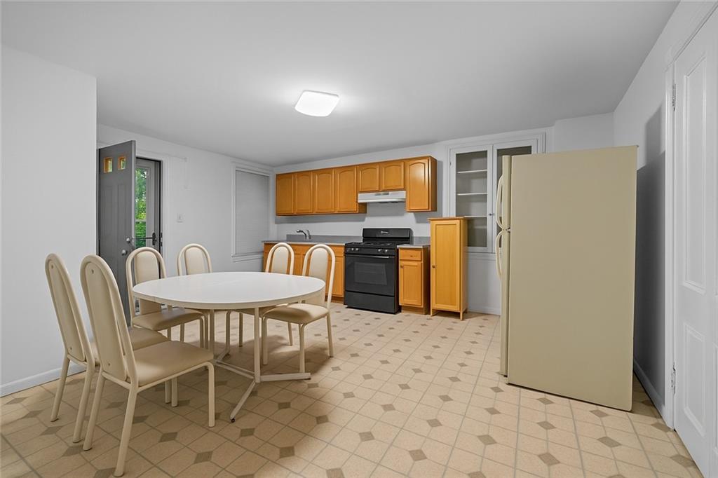 593 Bainbridge Street