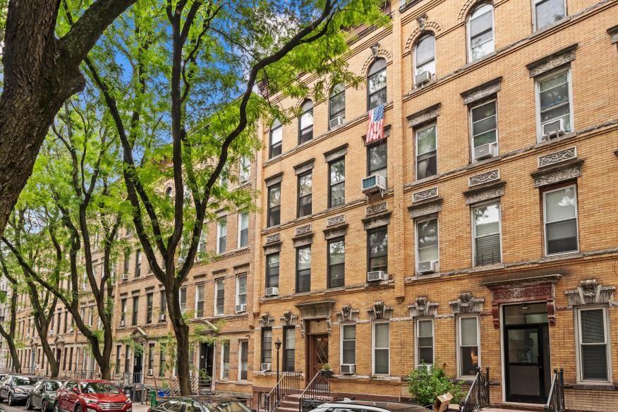 137 Guernsey Street 3L