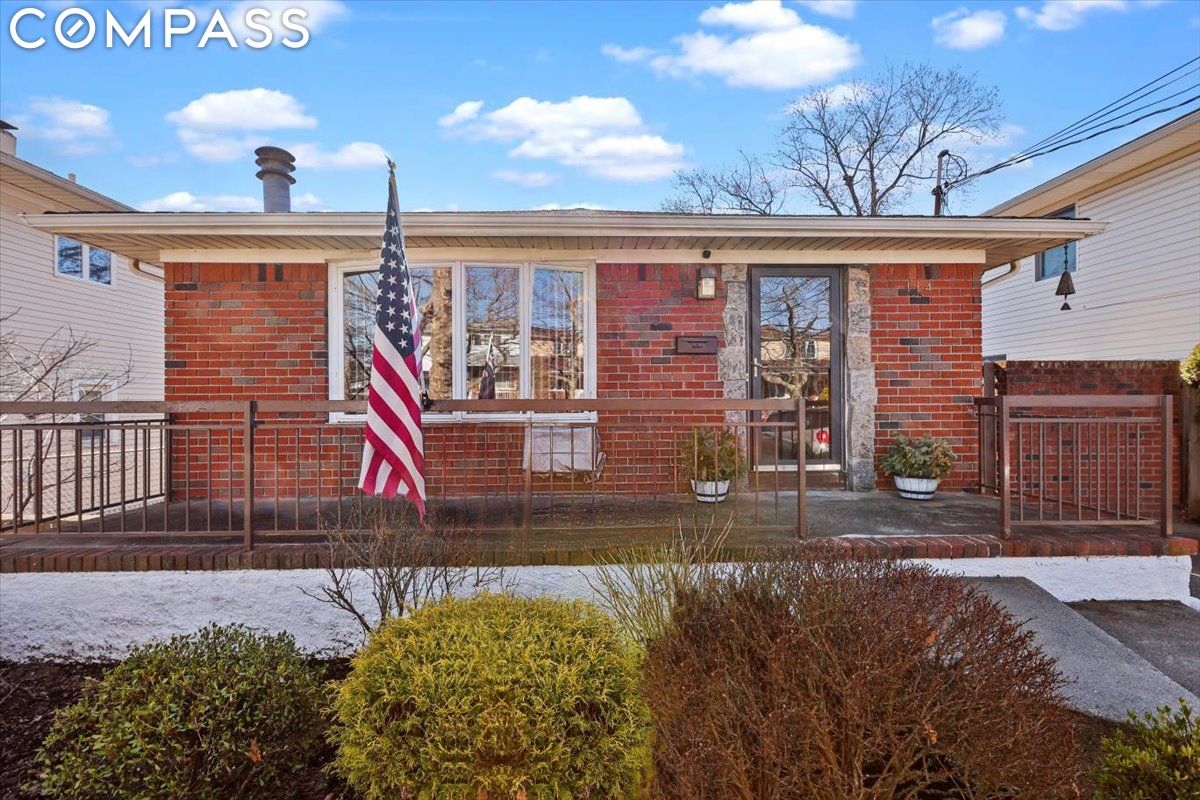 114 Greencroft Avenue Building