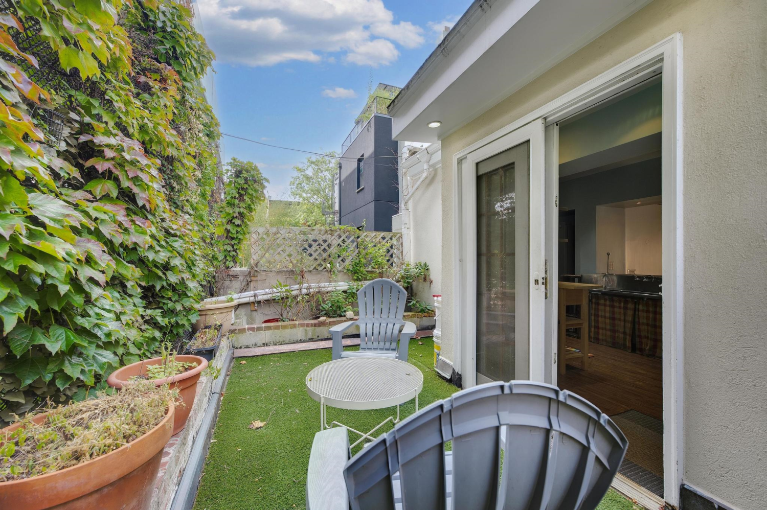 15 DENNETT Place