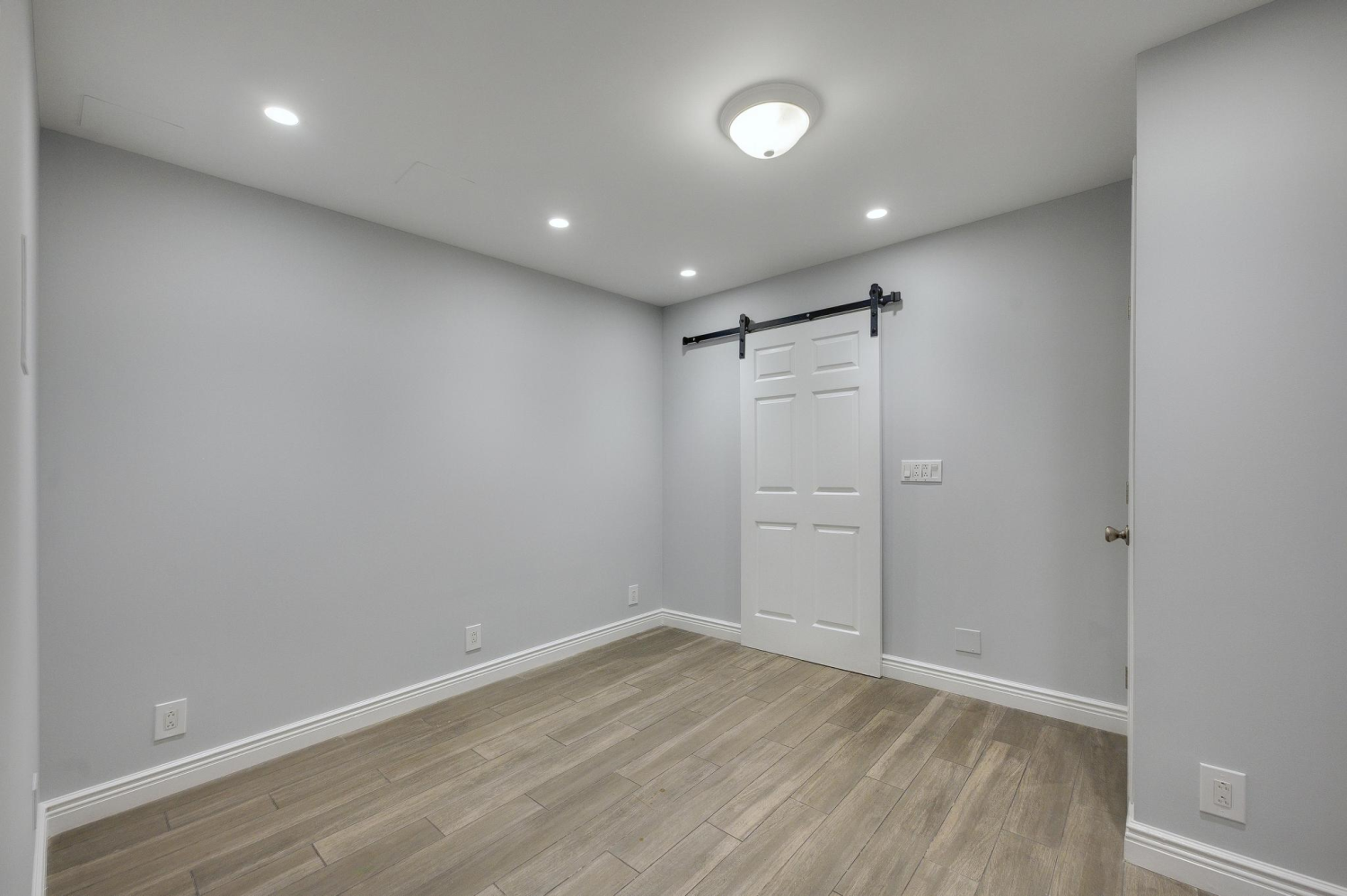 15 DENNETT Place