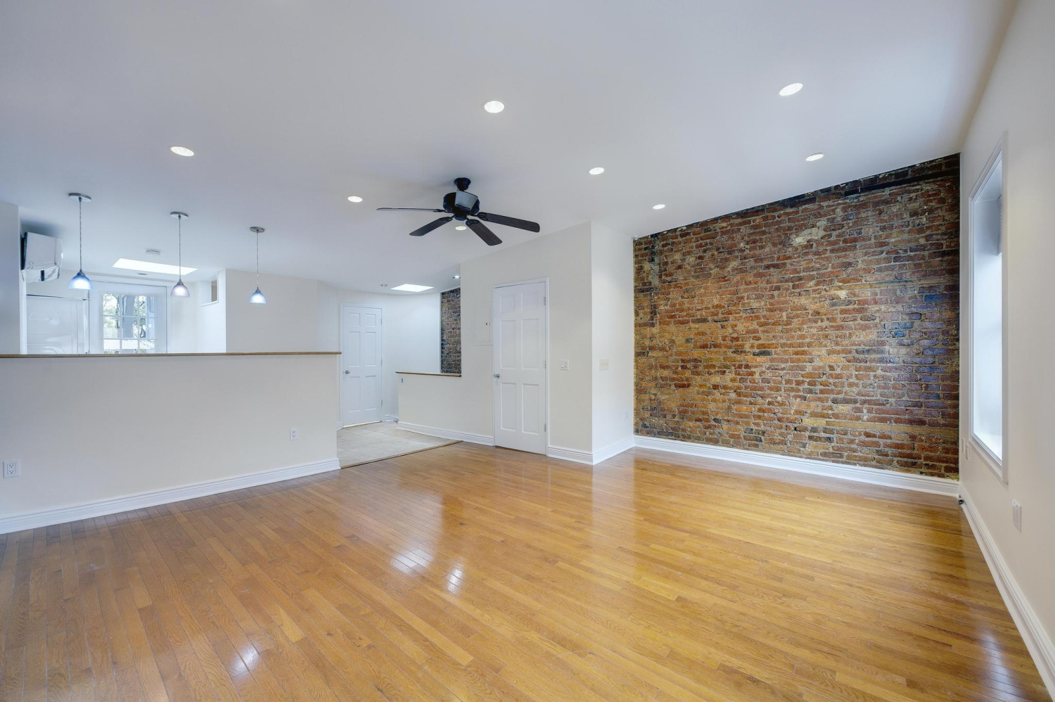 15 DENNETT Place