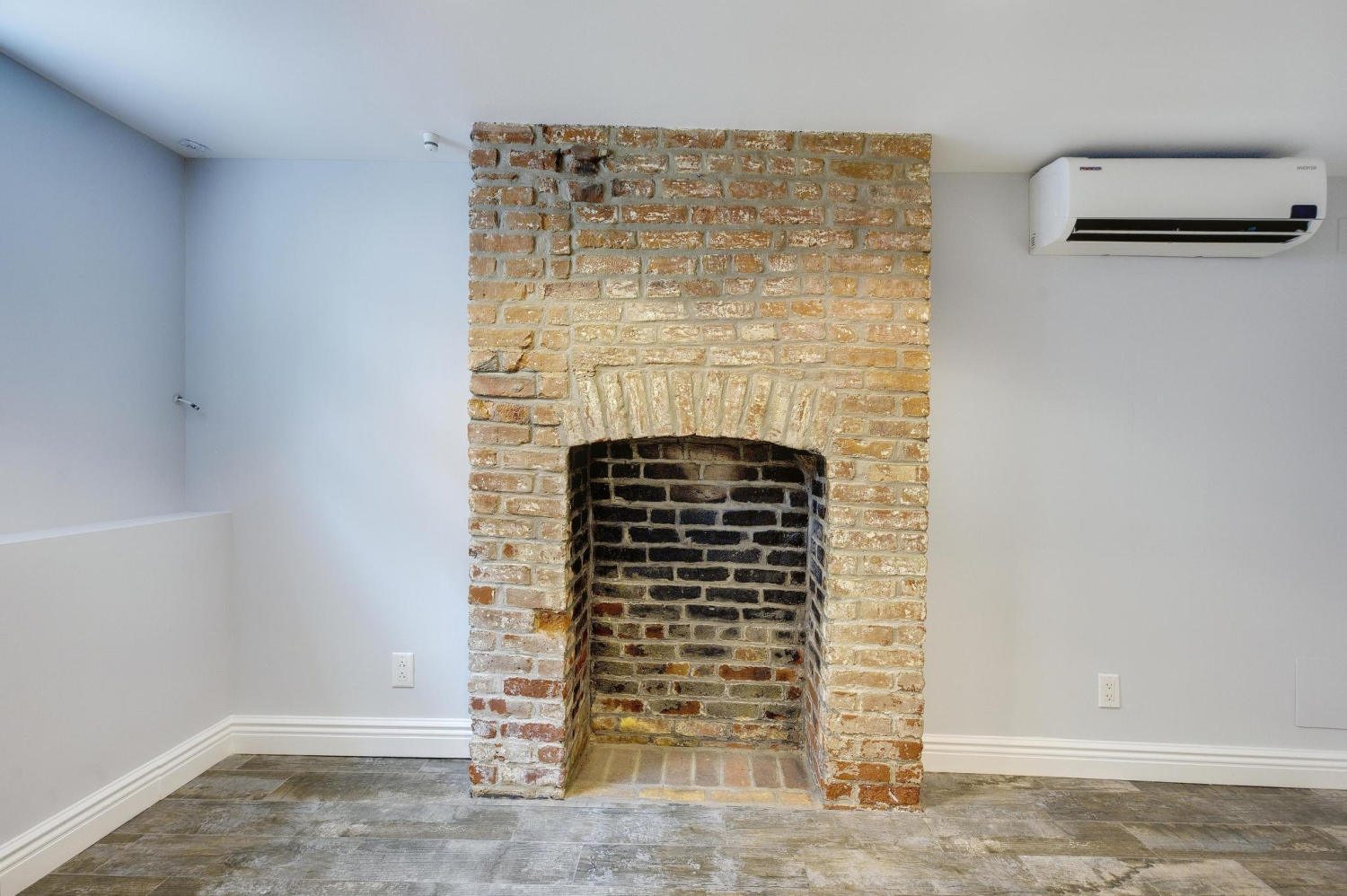 15 DENNETT Place