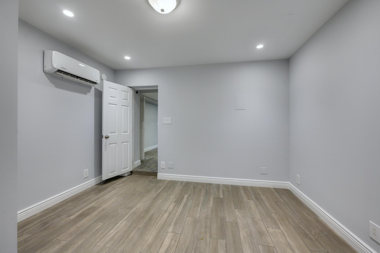 15 DENNETT Place