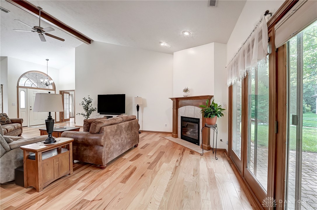 2737 Greenridge Circle