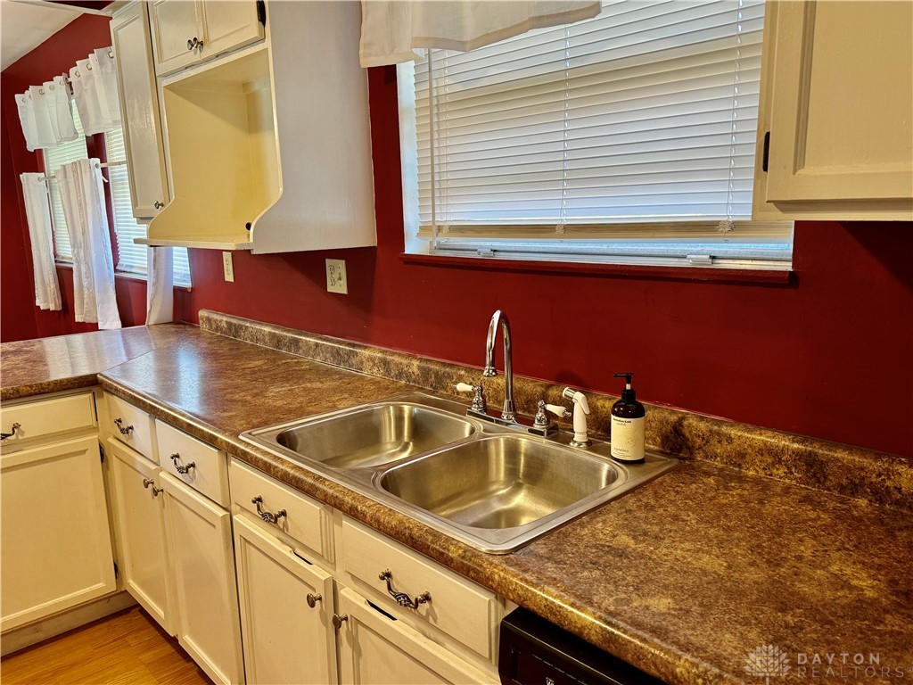 1206 Sherwood Forest Drive