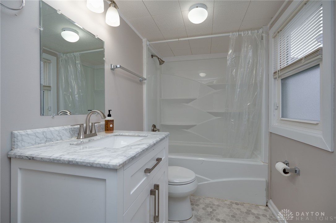 2749 Gladstone Street