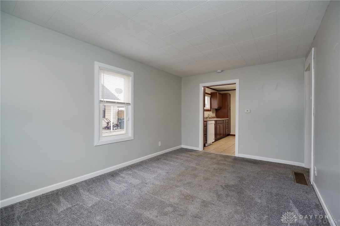 2749 Gladstone Street