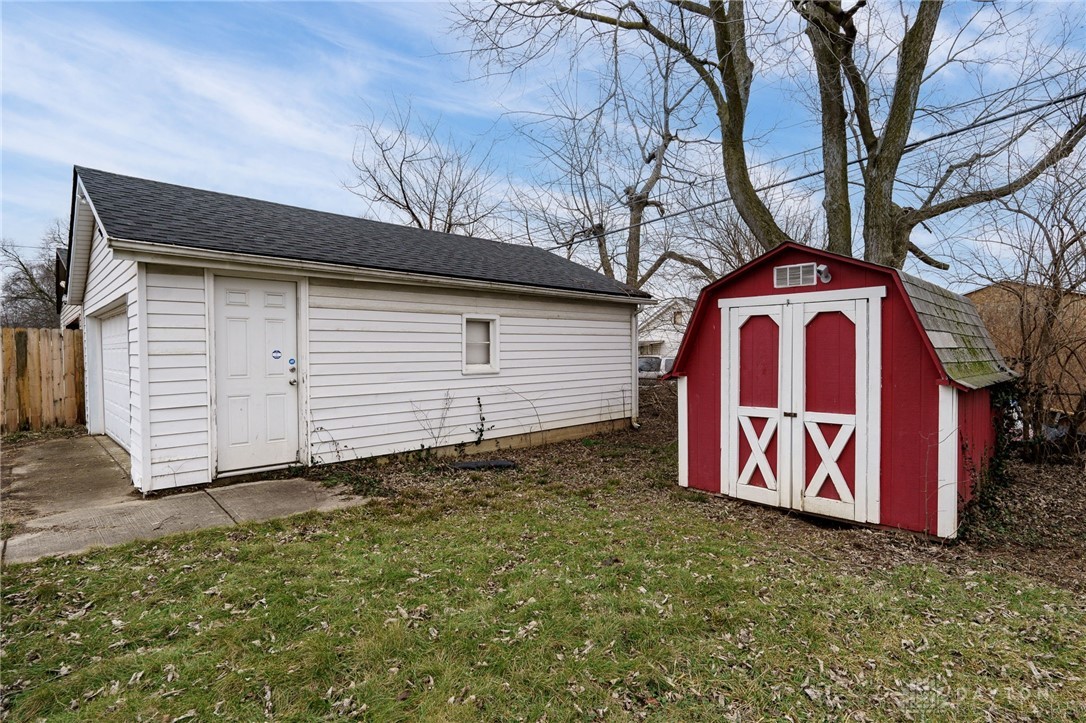 2749 Gladstone Street