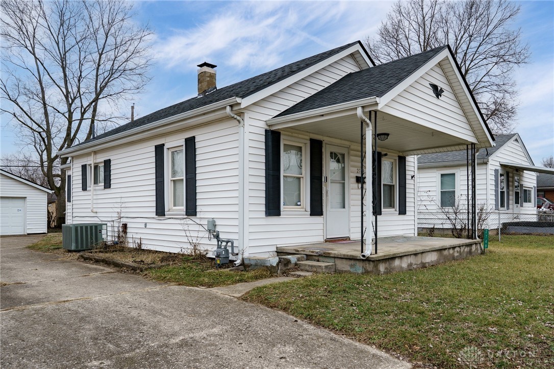 2749 Gladstone Street