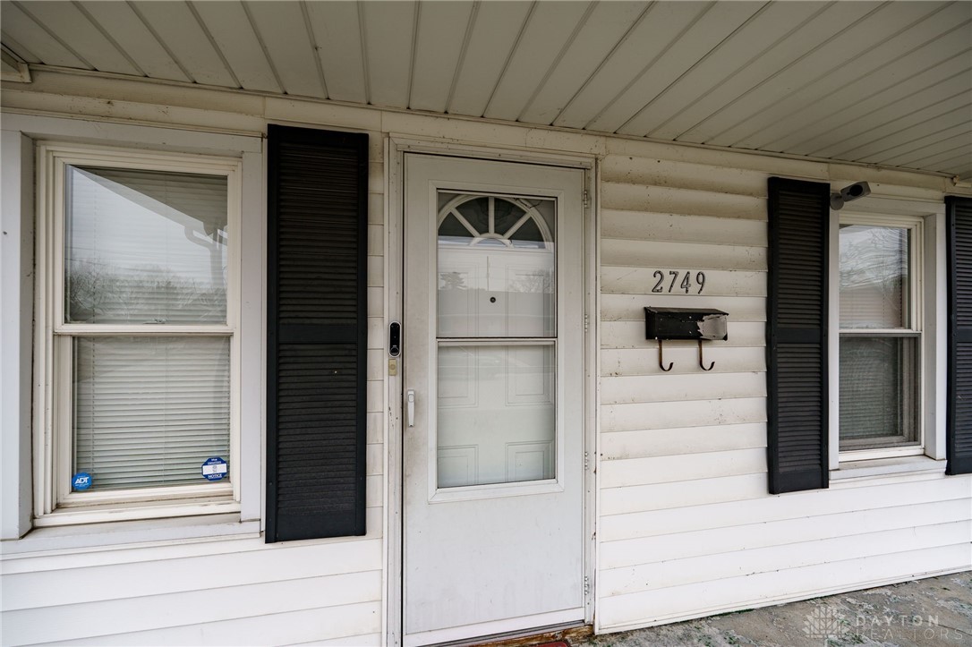 2749 Gladstone Street