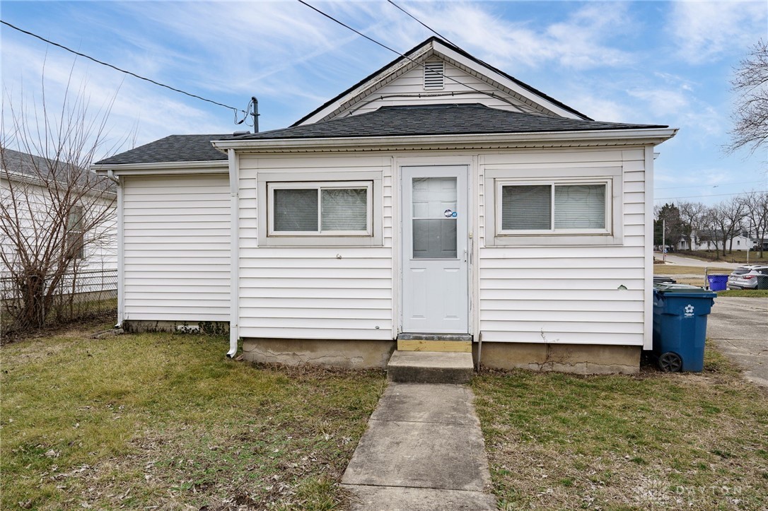 2749 Gladstone Street