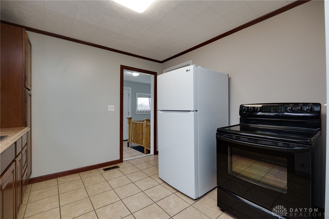 2749 Gladstone Street