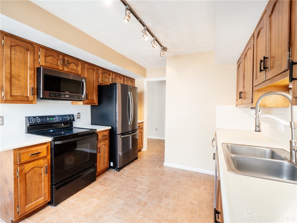 1987 W Alex Bell Road 7