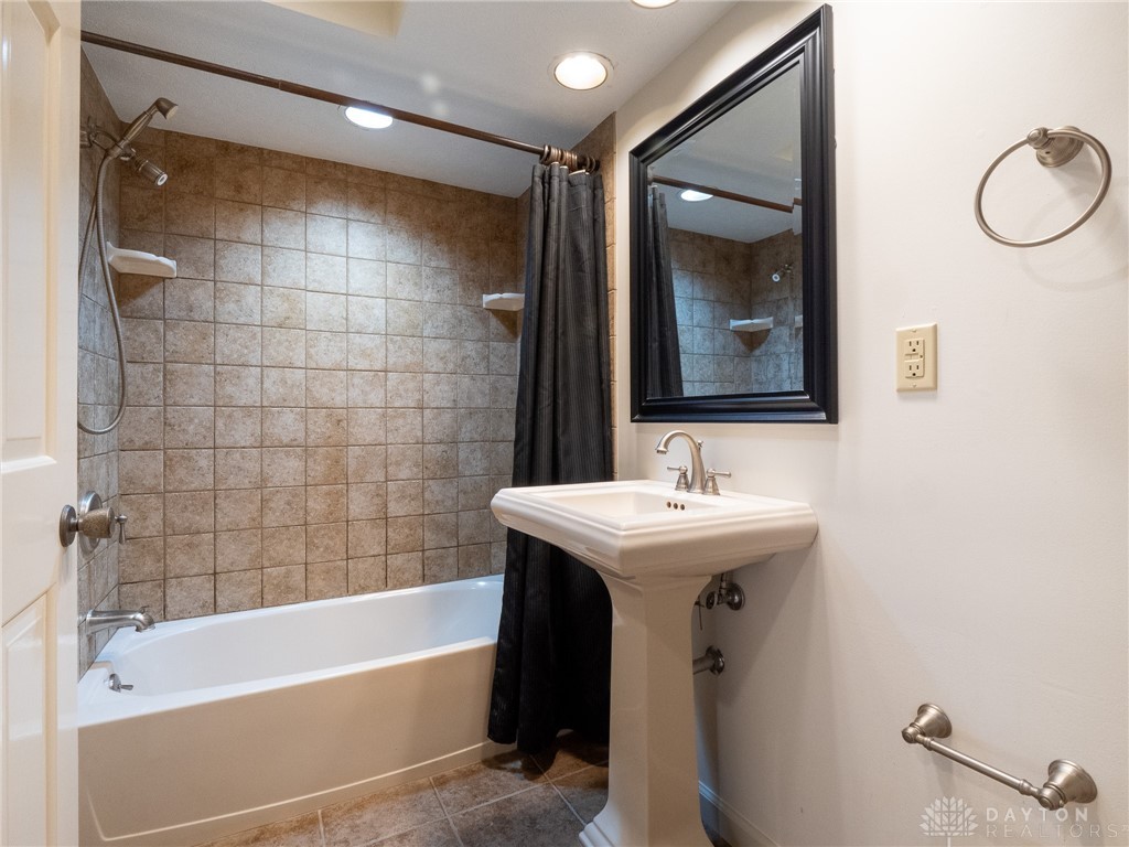 1987 W Alex Bell Road 7