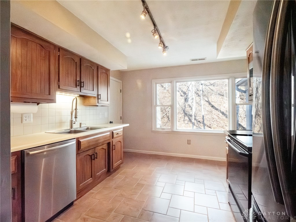 1987 W Alex Bell Road 7