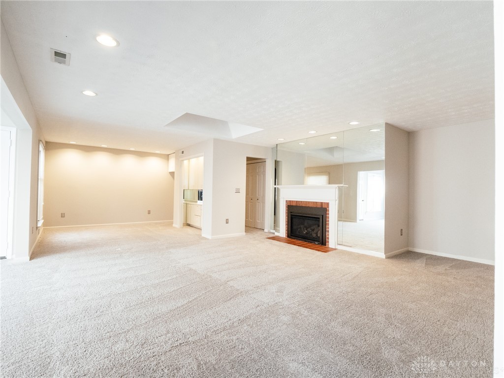 1987 W Alex Bell Road 7