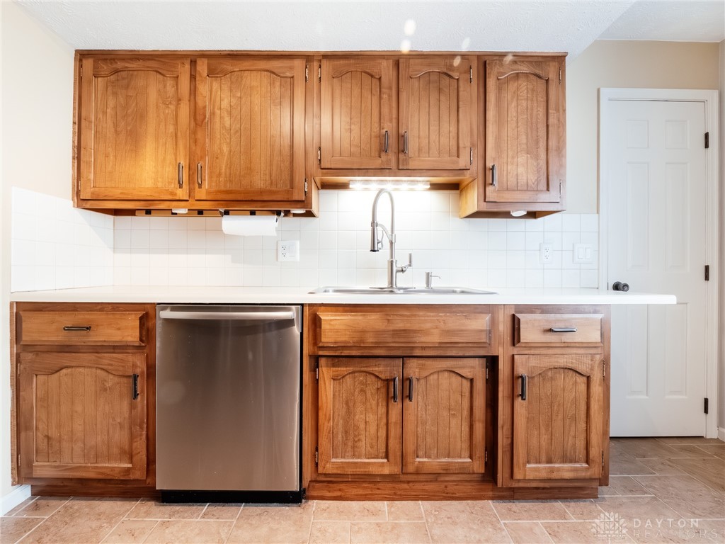 1987 W Alex Bell Road 7