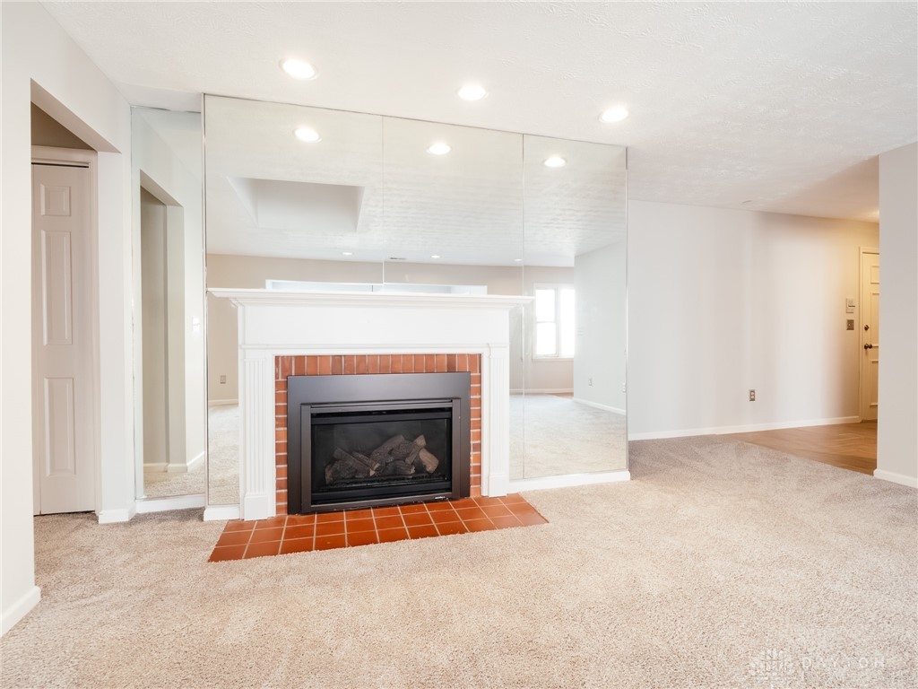 1987 W Alex Bell Road 7