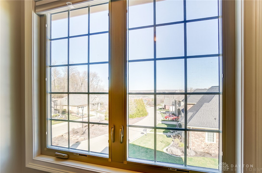 236 Pointe Oakwood Way