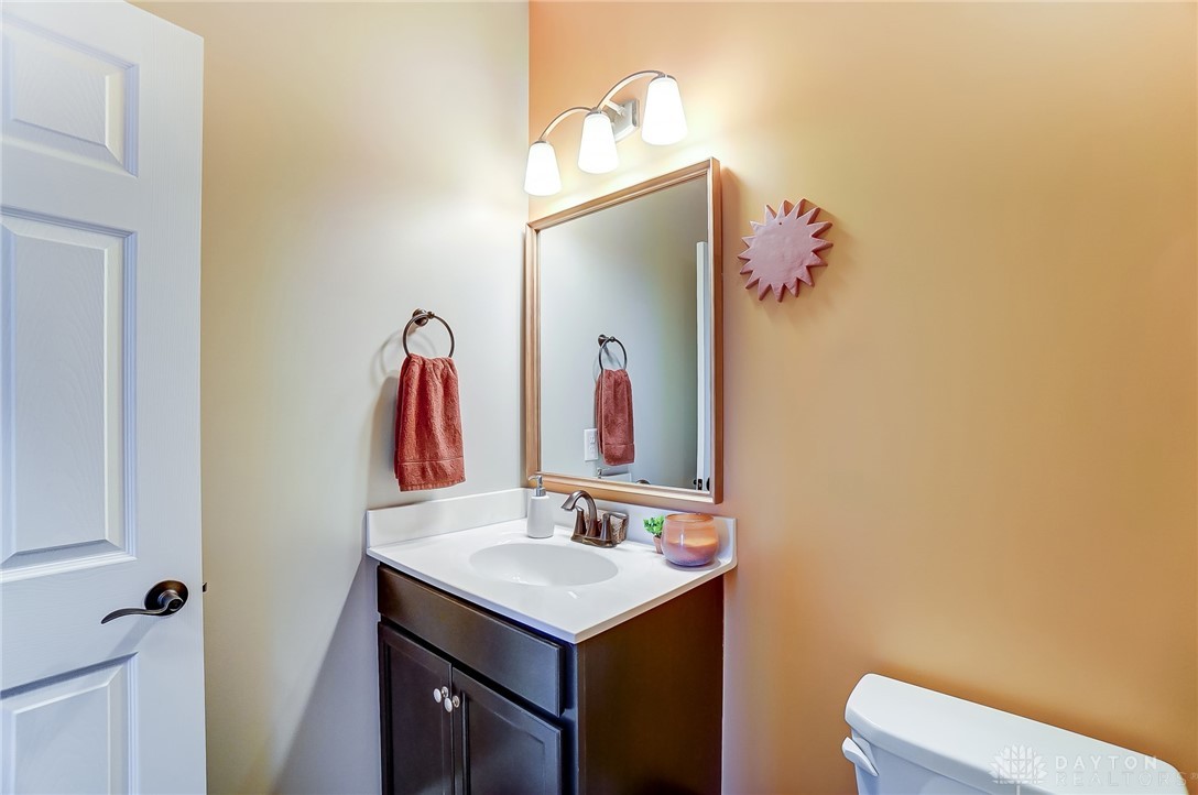 236 Pointe Oakwood Way