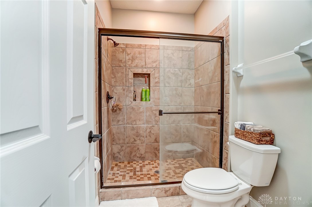 236 Pointe Oakwood Way