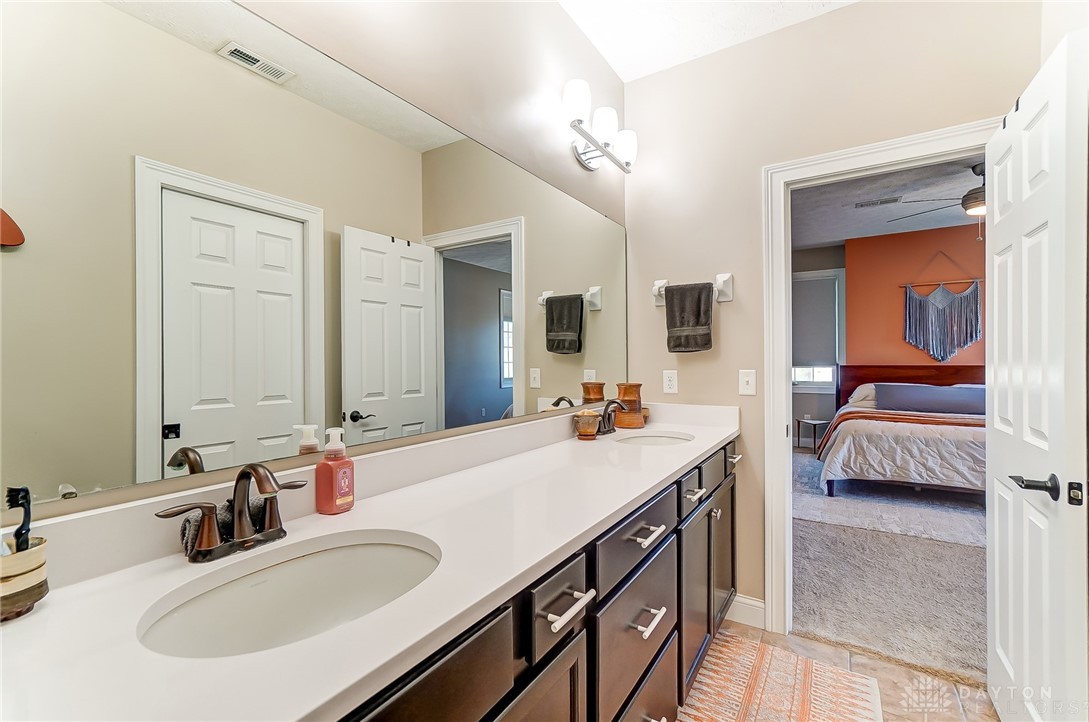 236 Pointe Oakwood Way