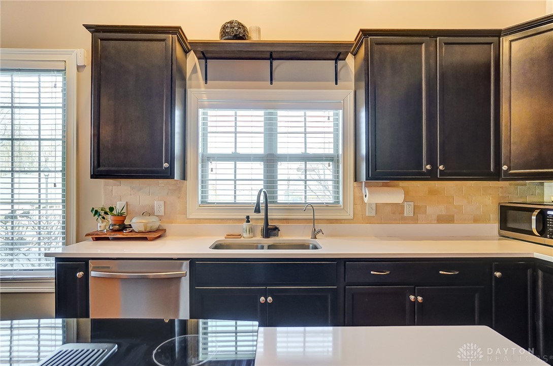 236 Pointe Oakwood Way