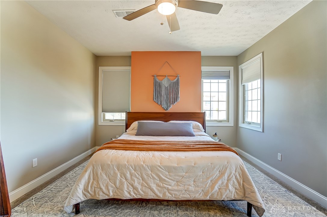 236 Pointe Oakwood Way