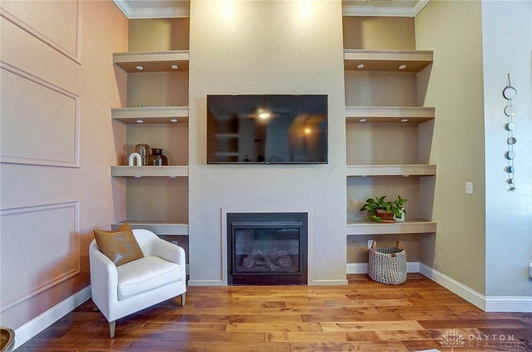 236 Pointe Oakwood Way