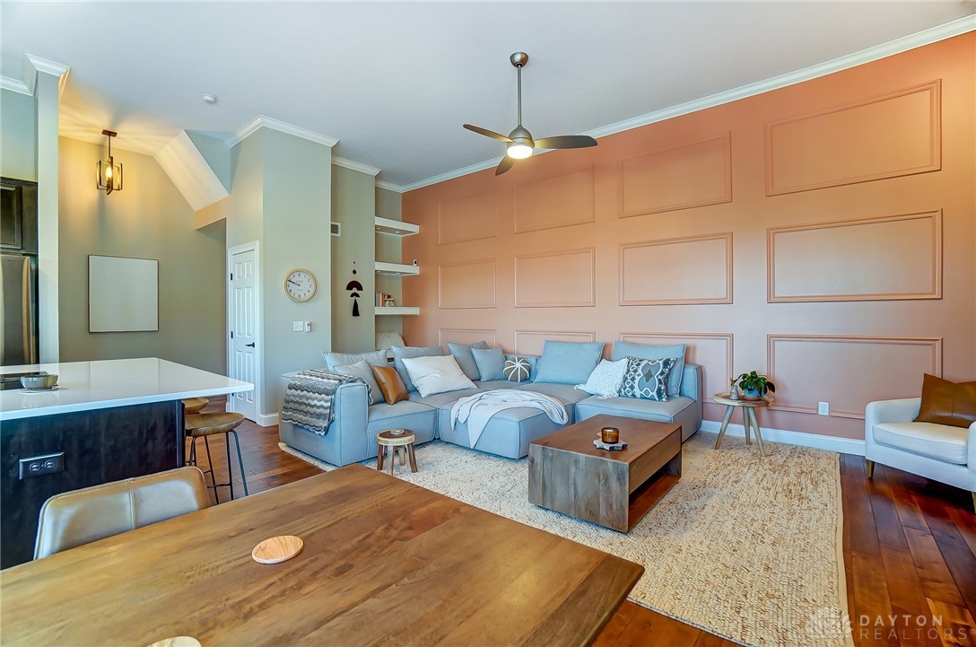 236 Pointe Oakwood Way