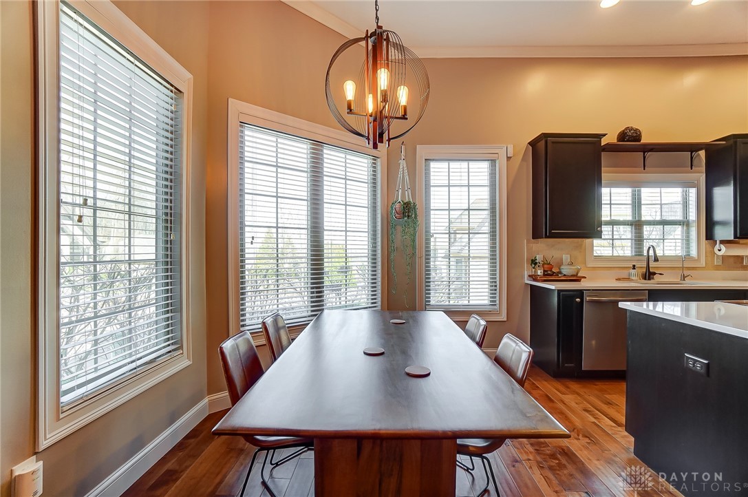 236 Pointe Oakwood Way