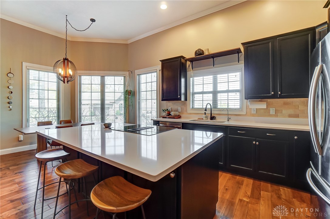 236 Pointe Oakwood Way