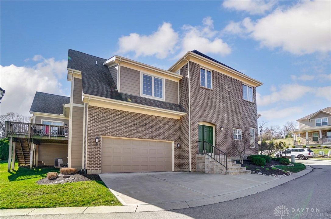 236 Pointe Oakwood Way