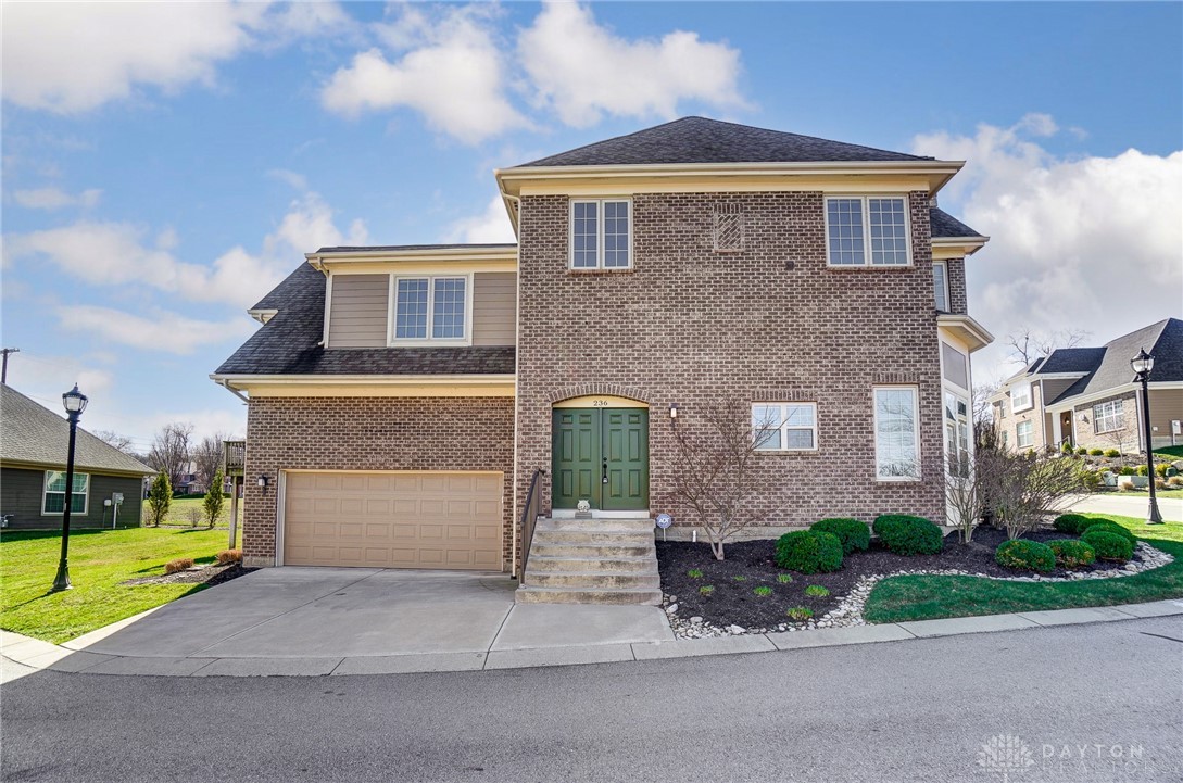 236 Pointe Oakwood Way