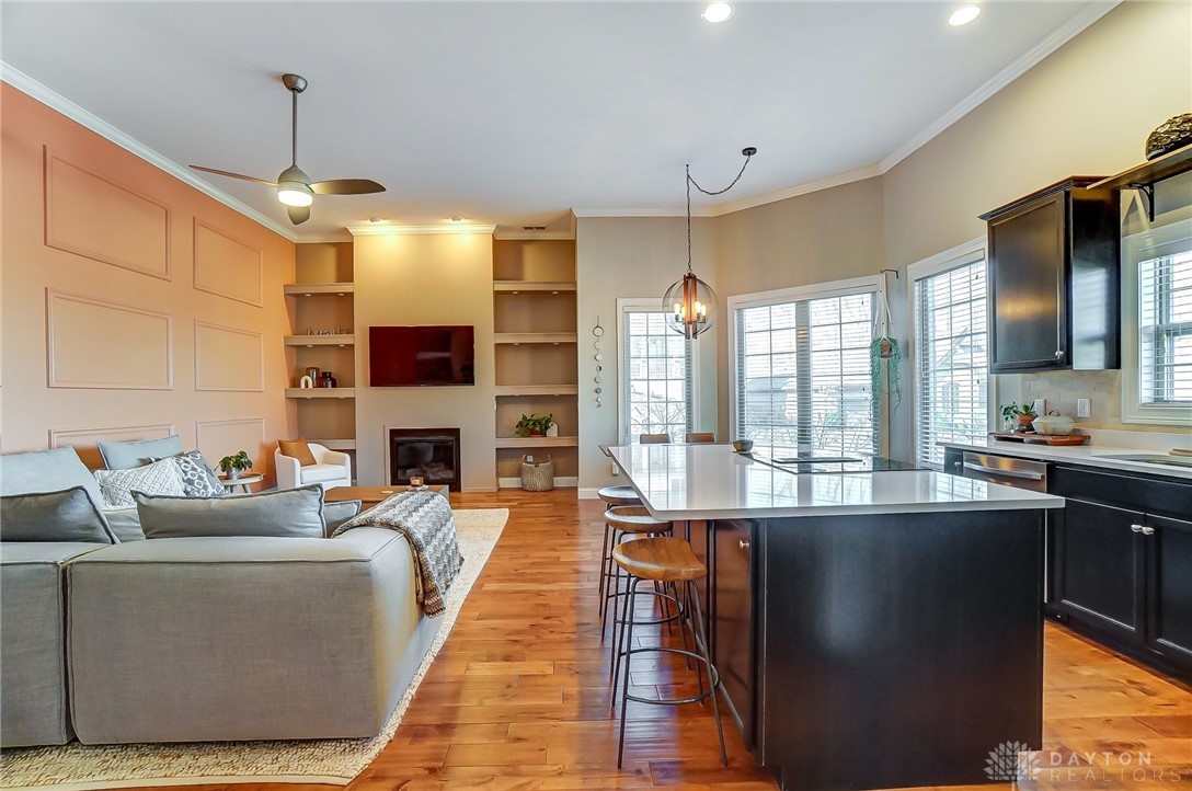 236 Pointe Oakwood Way