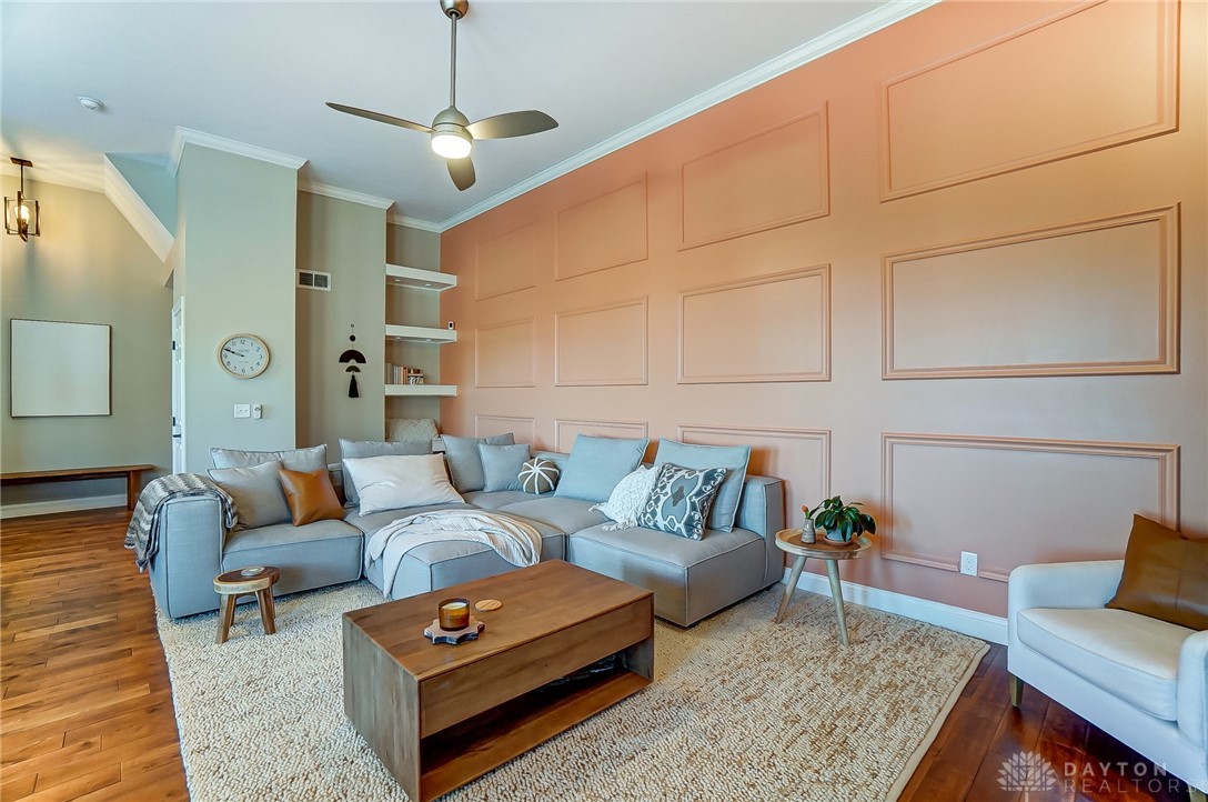 236 Pointe Oakwood Way