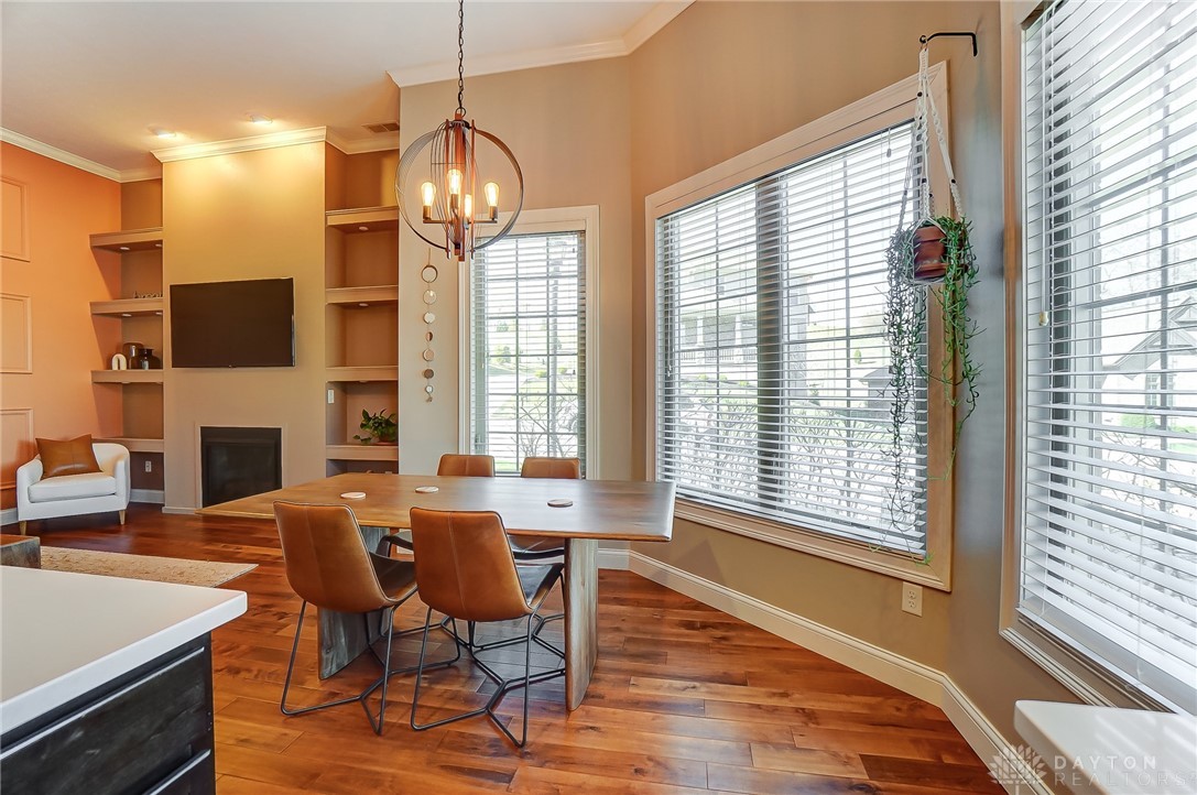 236 Pointe Oakwood Way