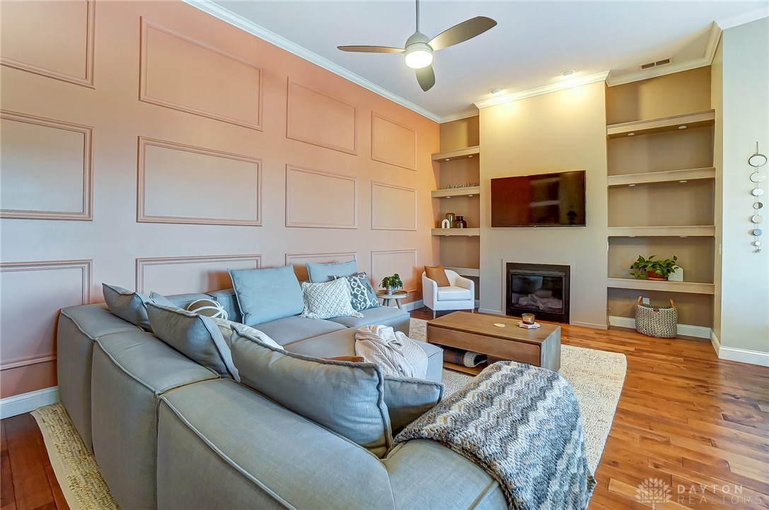 236 Pointe Oakwood Way