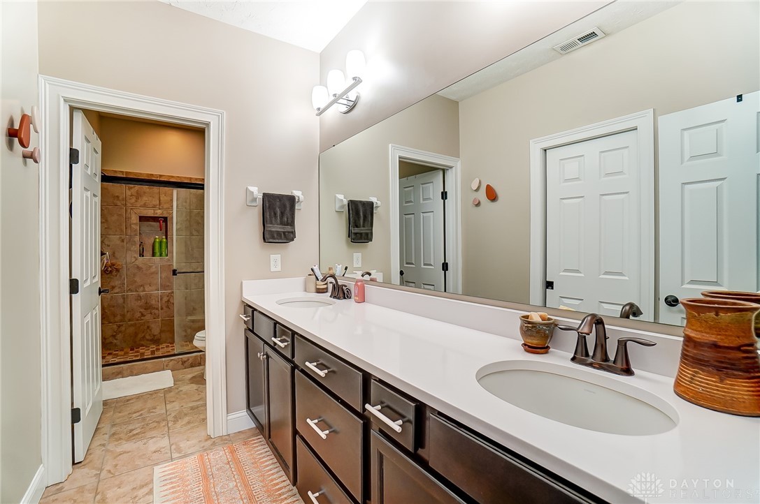 236 Pointe Oakwood Way