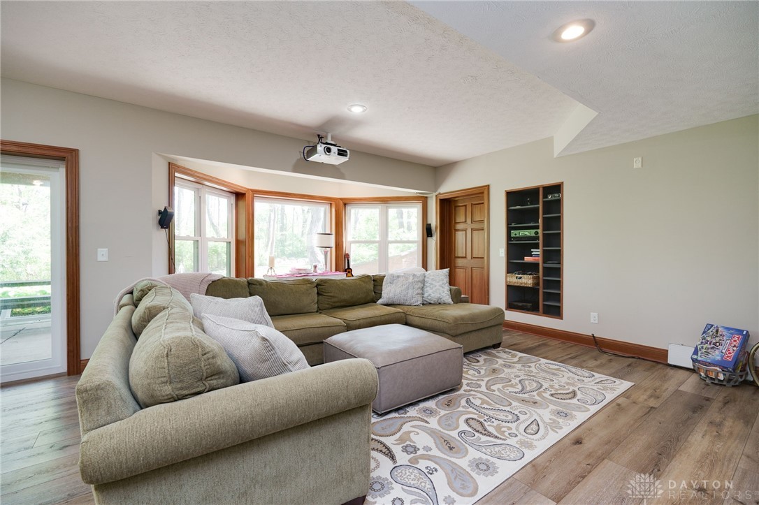 10 Meadow Brook Drive