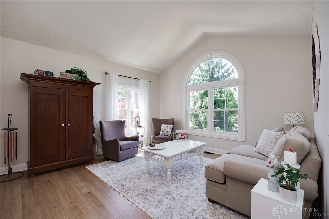 10 Meadow Brook Drive